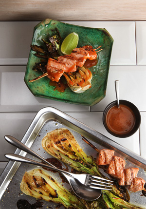 Honungsgrillad pak choi med lättgravad lax