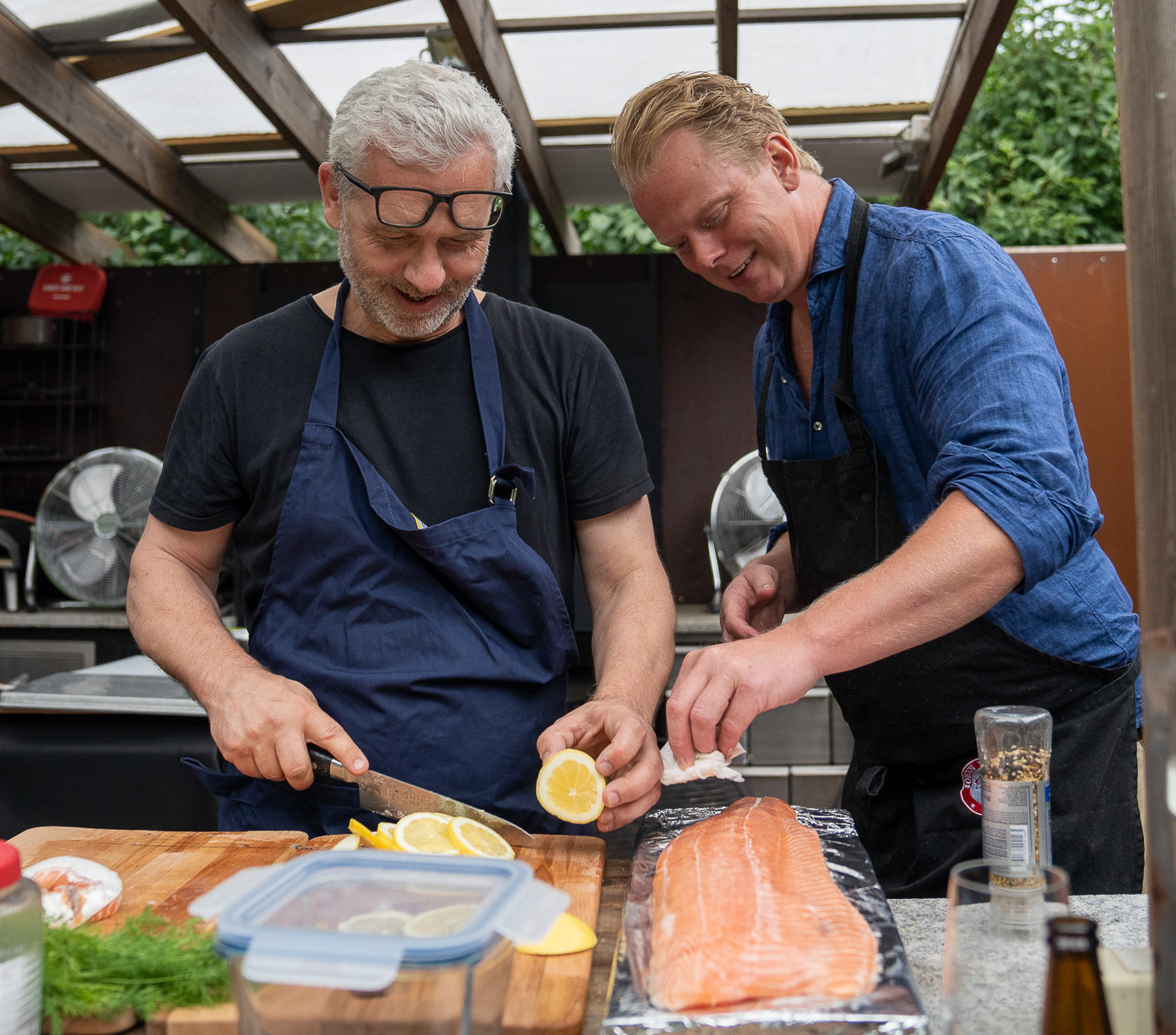 teambuilding middag stockholm, matlagning utomhus i uteköket